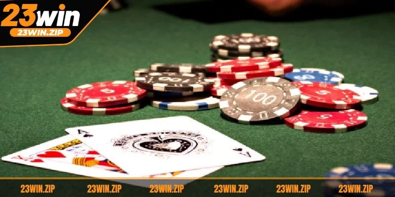 Thứ tự đánh trong cách chơi xì dách bắt đầu từ bên phải của nhà cái